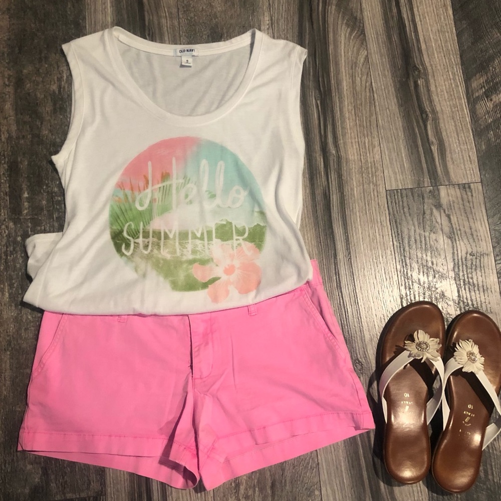 Bright pink shorts that are perfect for summer!